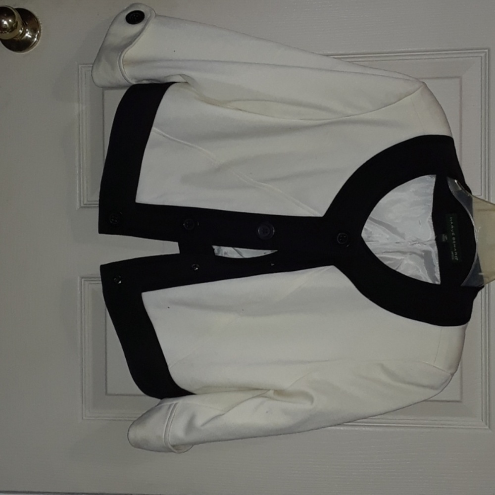 SHORT WHITE AND BLAKE BLAZER